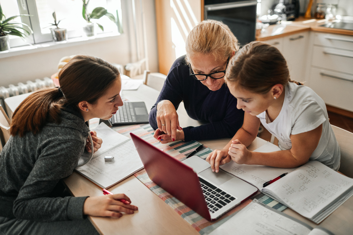 Défendons la liberté fondamentale des parents de pratiquer l'école à la maison !